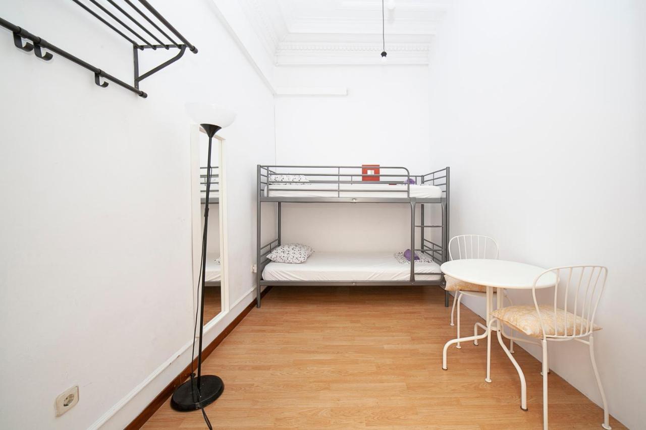 Fabrizzios Terrace Hostel Barcelona Bilik gambar